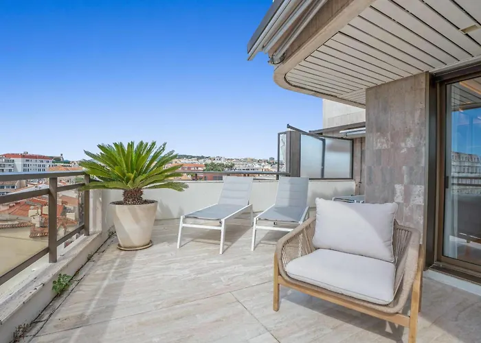 Ref 1244 - Back Croisette - Sea View For Rent * Cannes